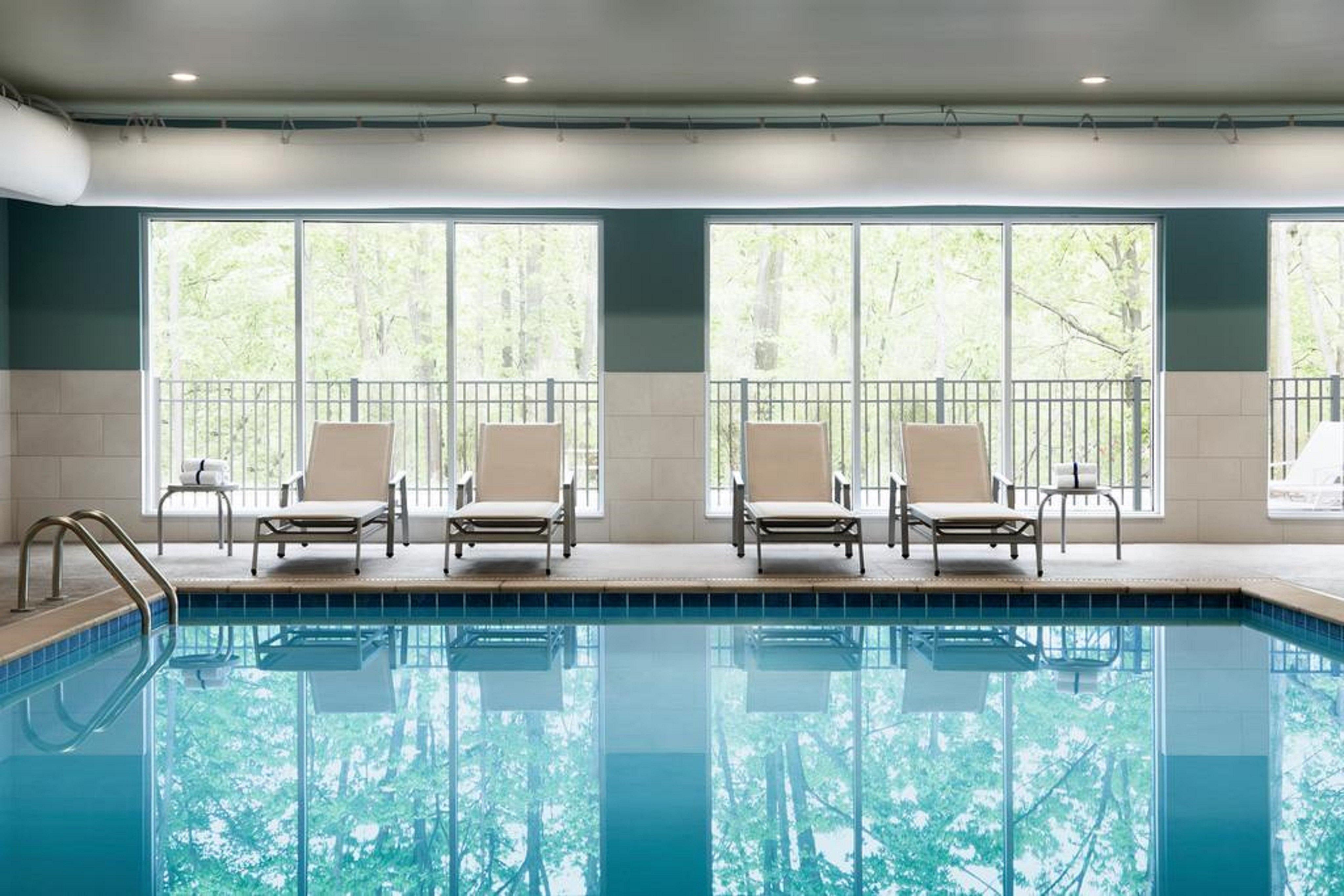 Holiday Inn Express & Suites Butler By Ihg Buitenkant foto