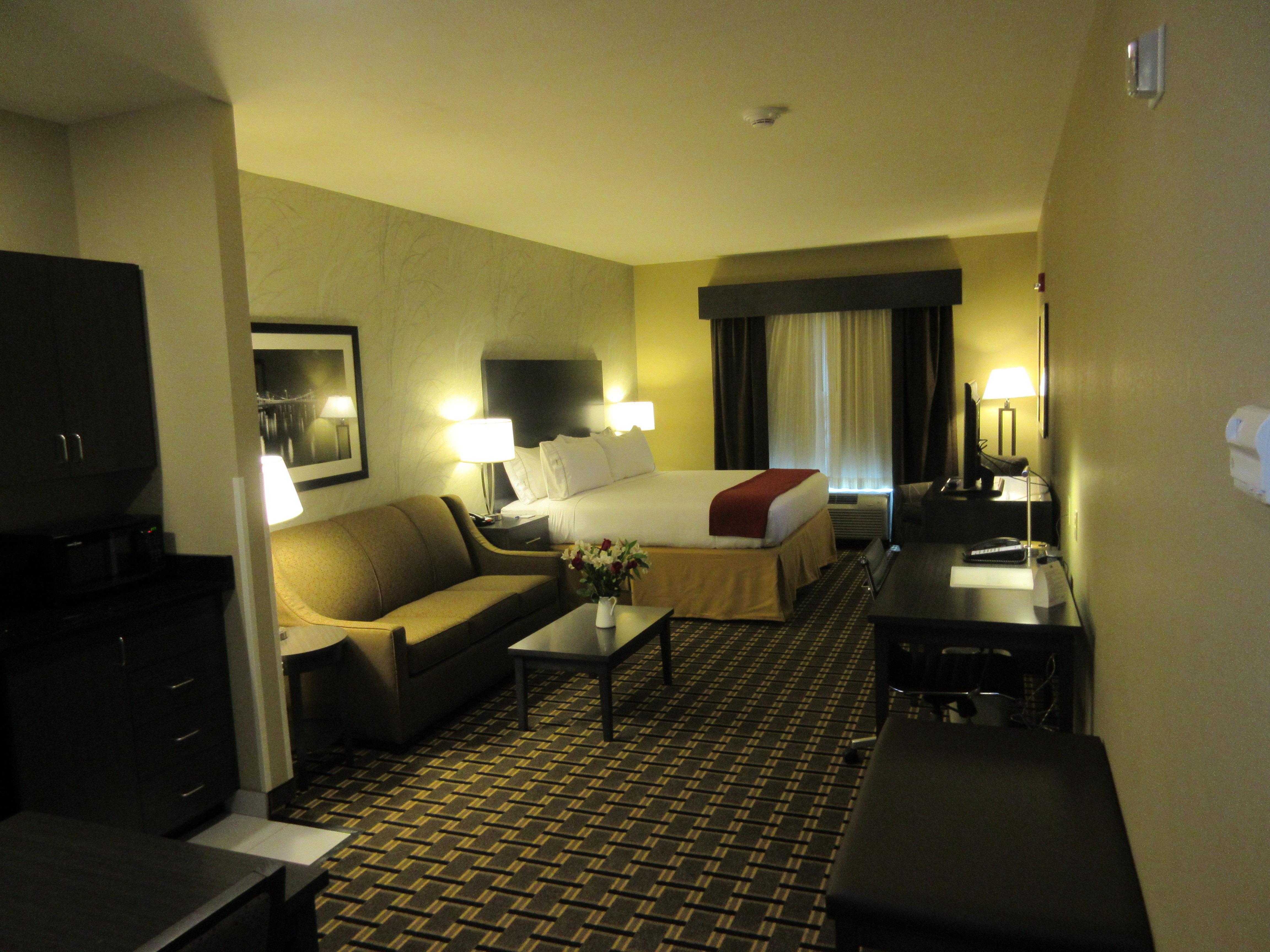 Holiday Inn Express & Suites Butler By Ihg Buitenkant foto