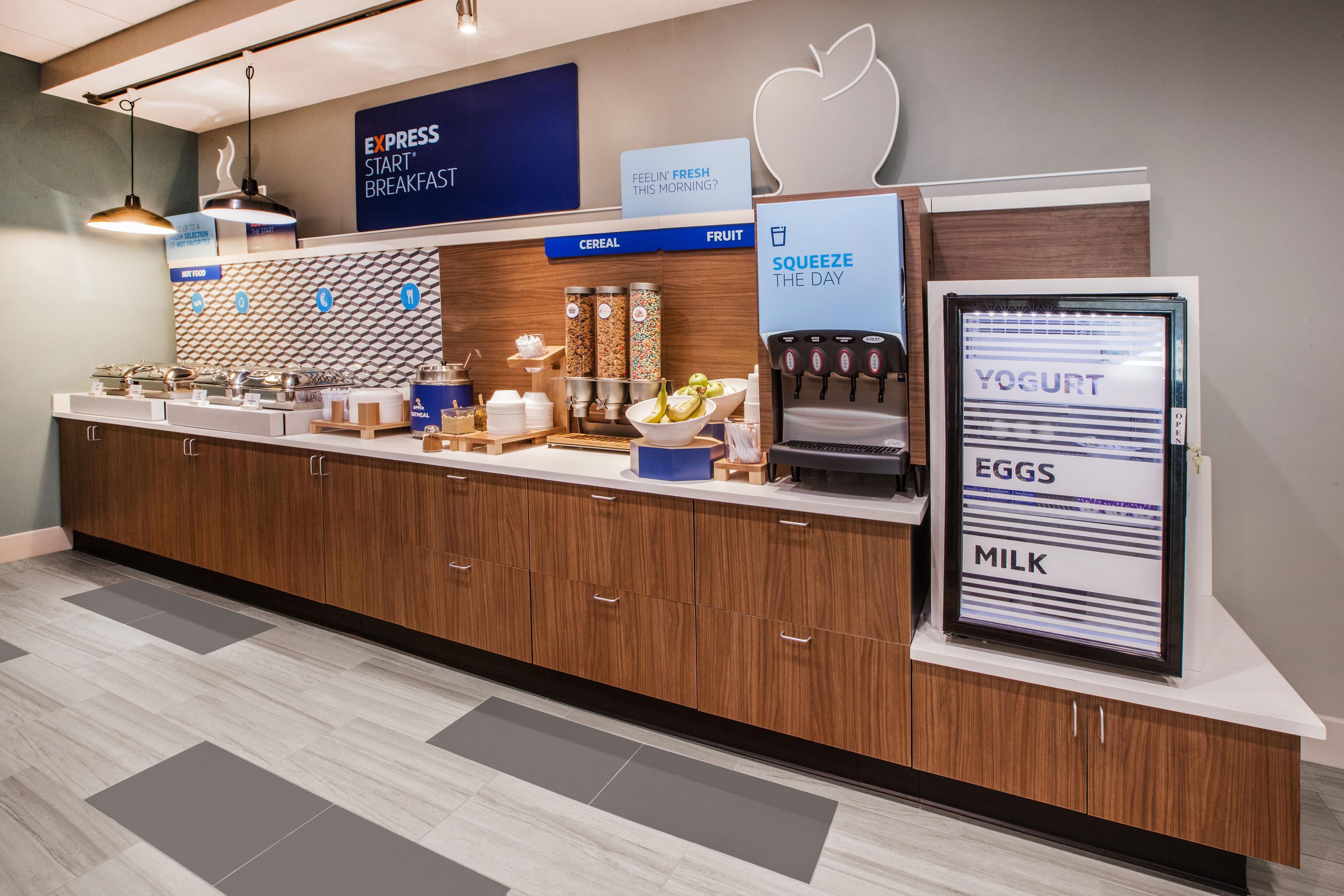 Holiday Inn Express & Suites Butler By Ihg Buitenkant foto